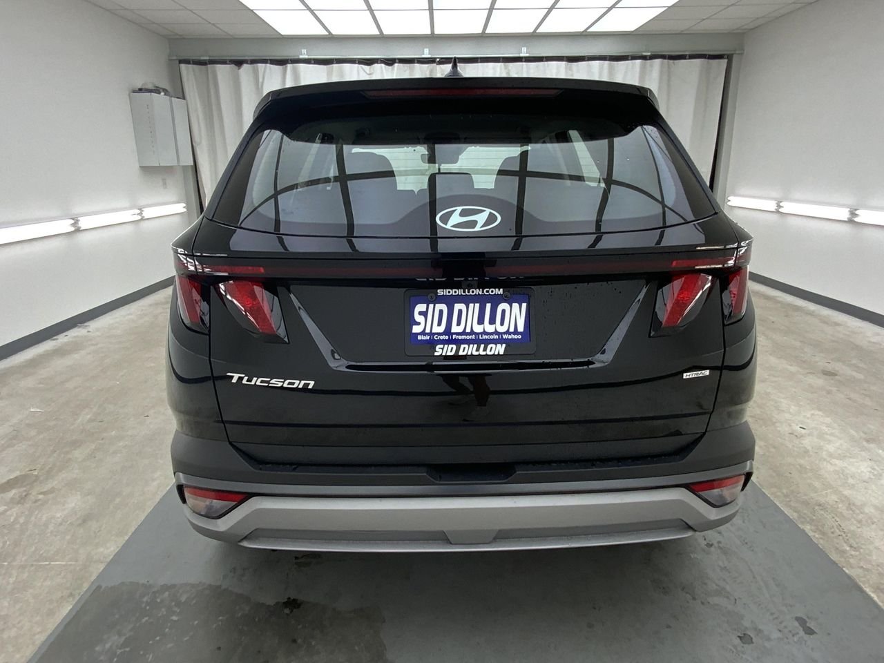 New 2026 Phantom Black Hyundai SE AWD image 4