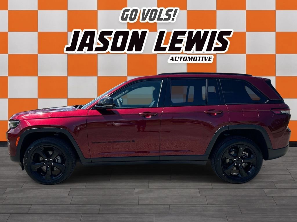 Used 2023 Velvet Red Pearlc Jeep Altitude image 7