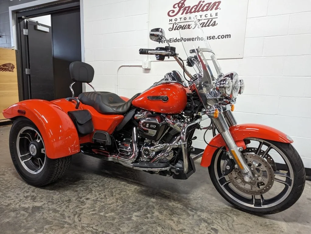 Used 2020 PERFORMANCE ORANGE Harley-Davidson® FLRT - Freewheeler image 2