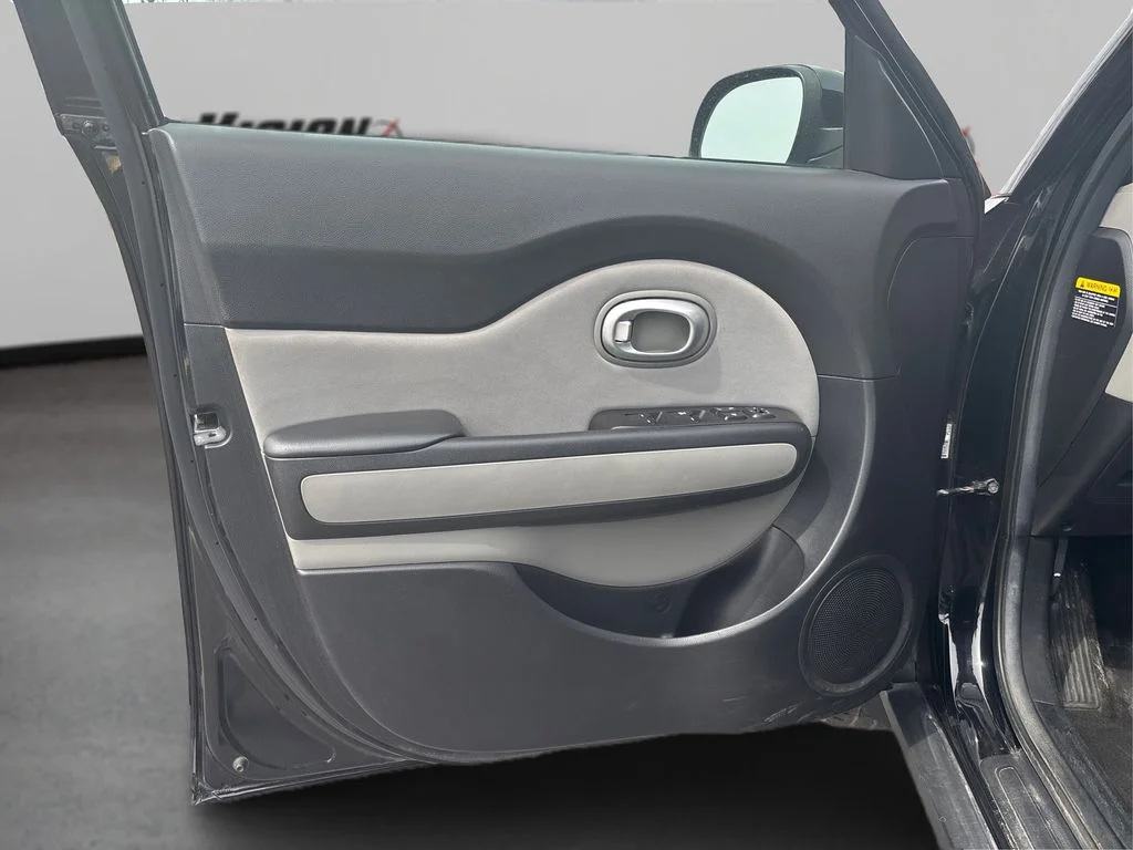 Used 2016 Black Kia Base image 21