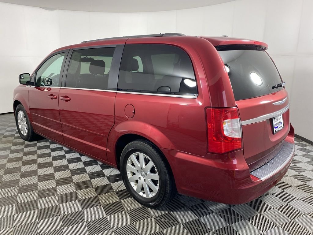 Used 2015 Red Chrysler LX image 13
