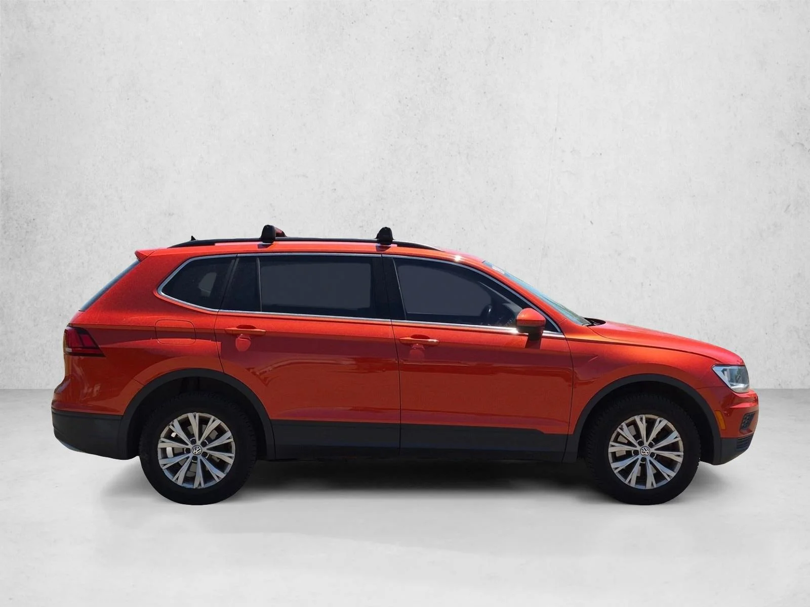 Used 2019 Habanero Orange Metallic Volkswagen SE image 4