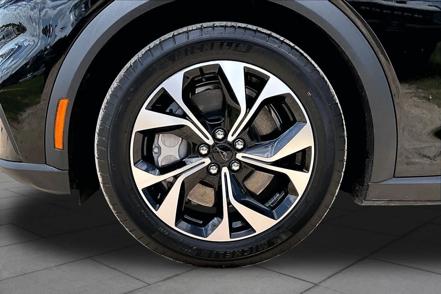 Used 2025 Shadow Black Ford Select image 10