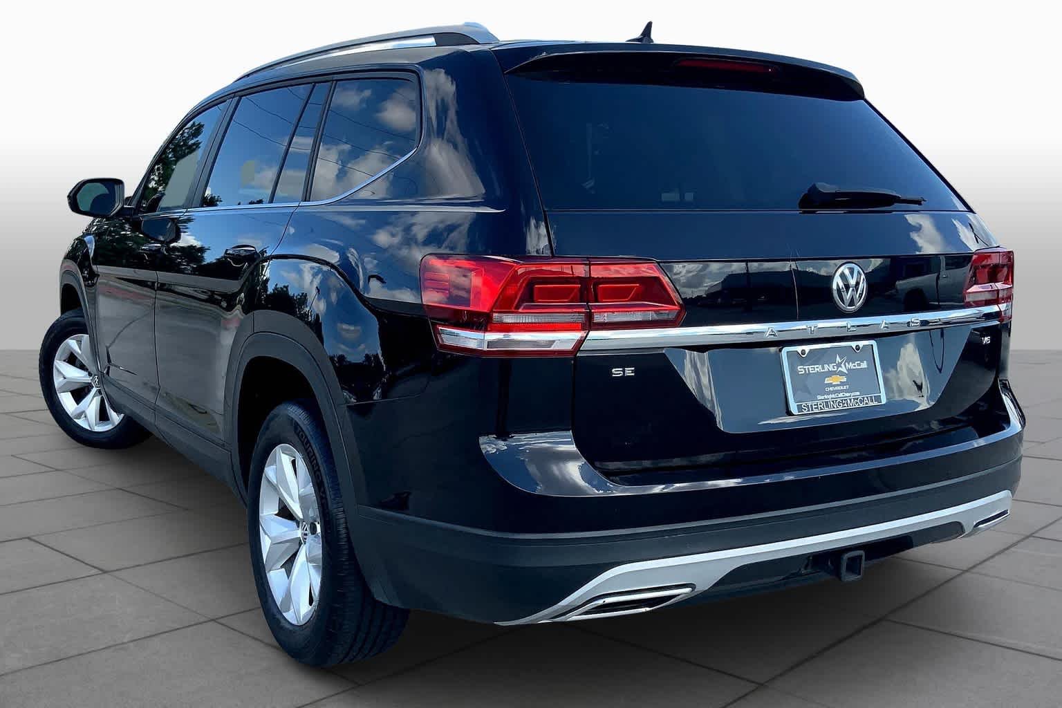 Used 2018 Deep Black Pearl Volkswagen 3.6L V6 SE w/Technology image 12