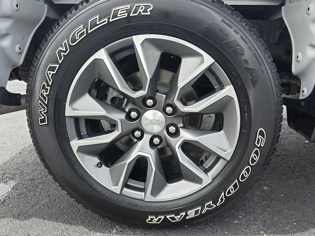 Used 2019 Summit White Chevrolet LT image 19