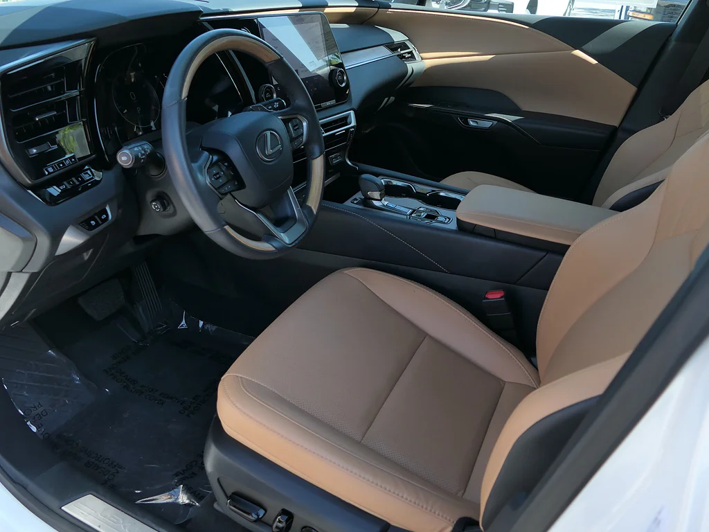 Used 2024 Eminent White Pearl Lexus Premium image 11