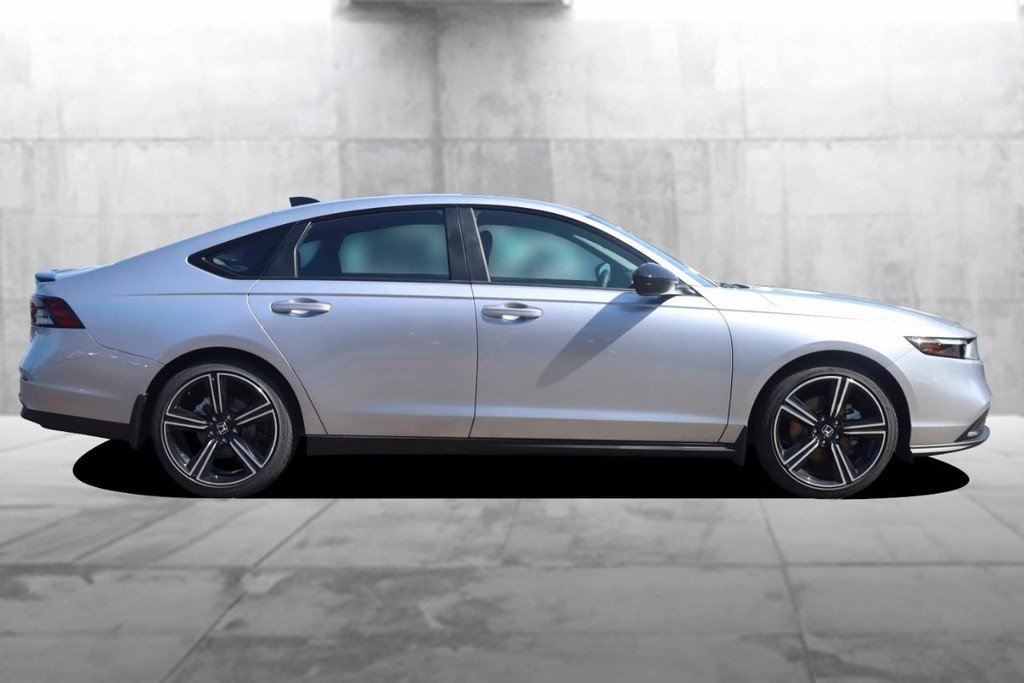 New 2026 Solar Silver Metallic Honda Sport Hybrid image 5