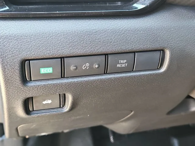 Used 2022  Nissan SR image 19