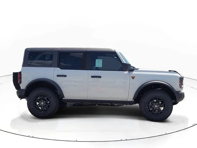 New 2026 Oxford White Ford Badlands image 4
