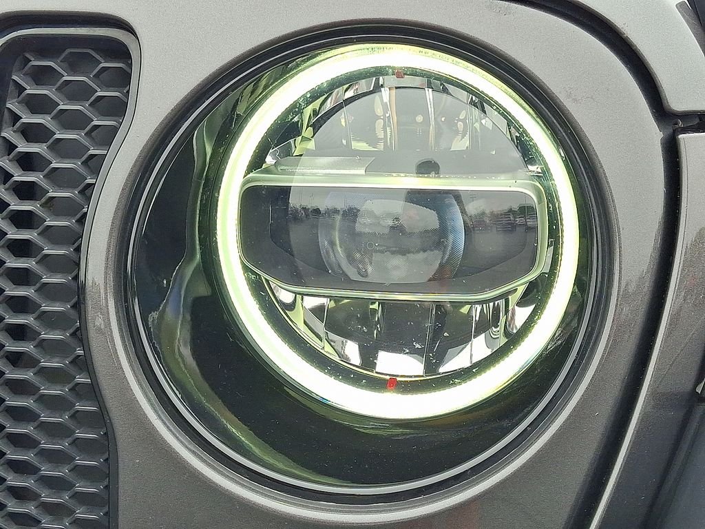 Used 2022 Gray Jeep Unlimited Sahara Altitude image 10
