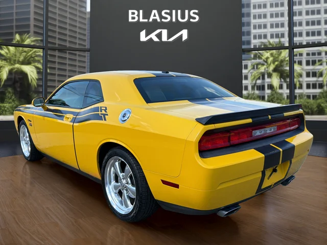 Used 2010 Yellow Dodge R/T image 3