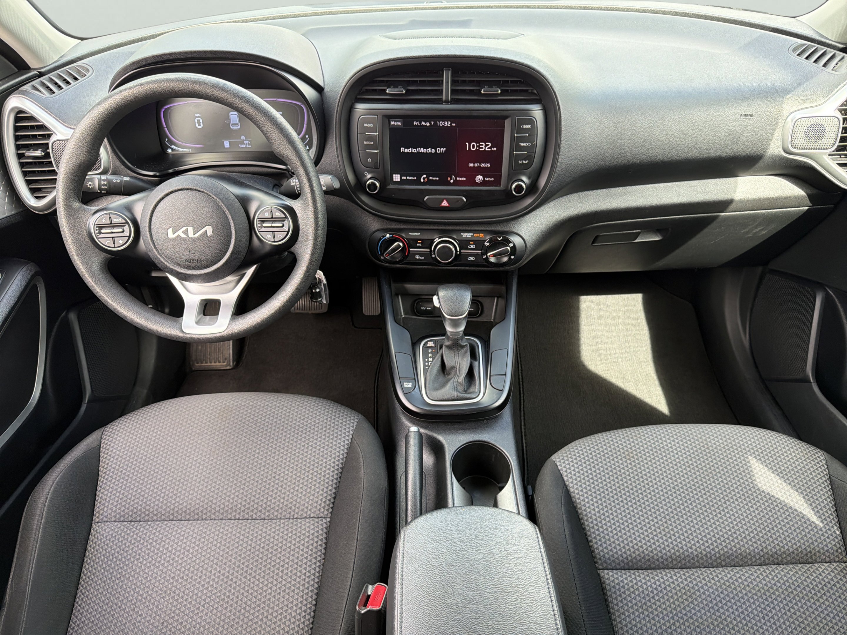 Used 2024 Snow White Pearl Kia LX image 8