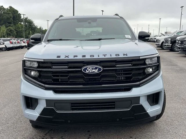 New 2027 Glacier Gray Metallic Tri-Coat Ford Platinum image 6
