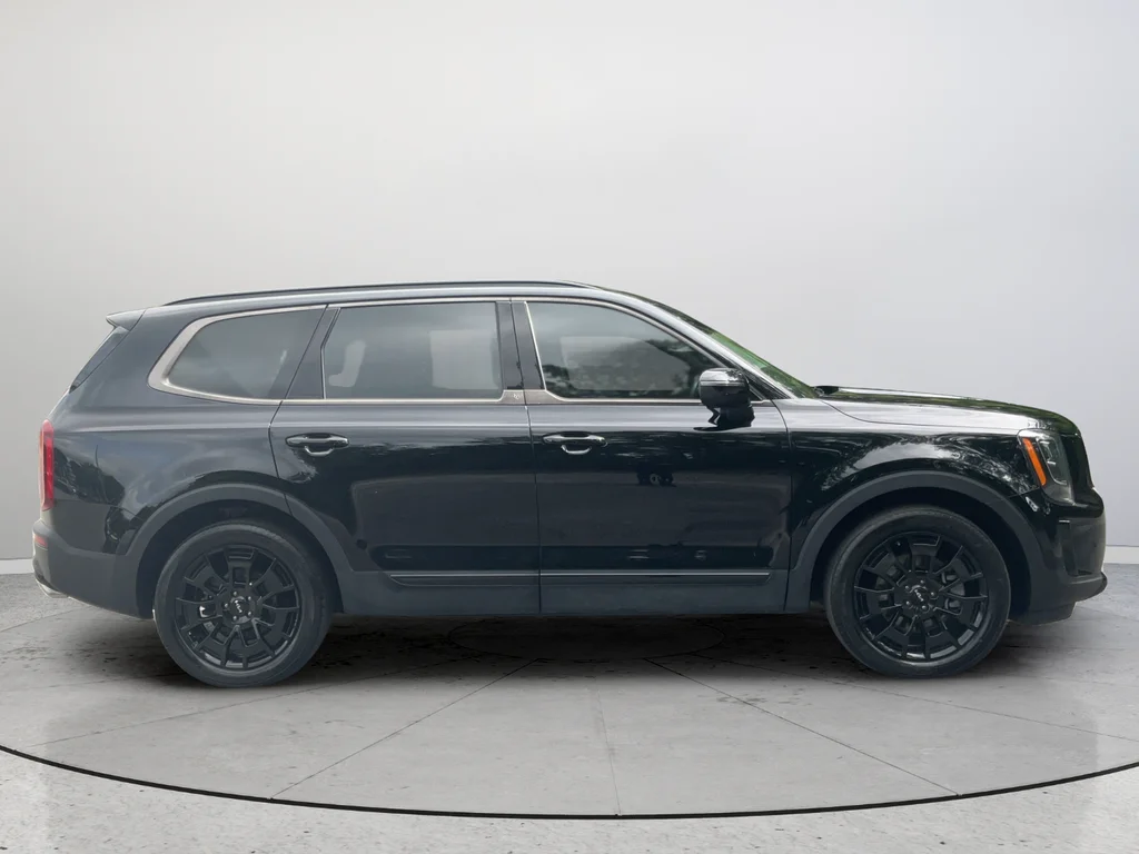 Used 2022 Black Kia EX image 6