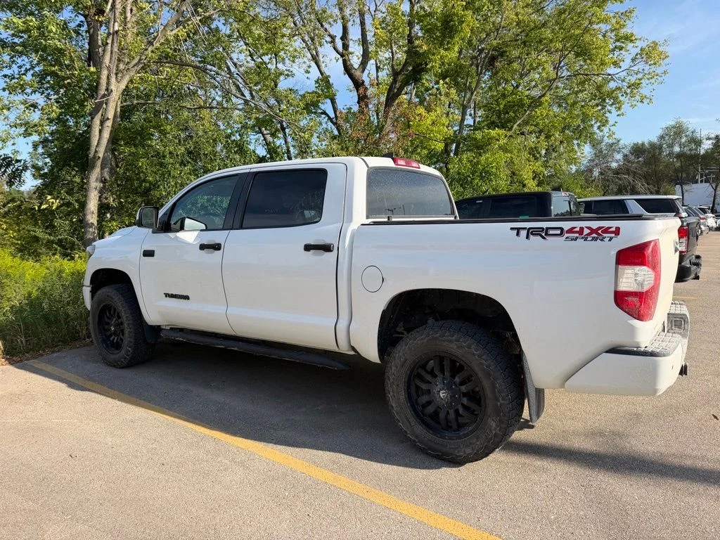 Used 2020 White Toyota SR5 image 4