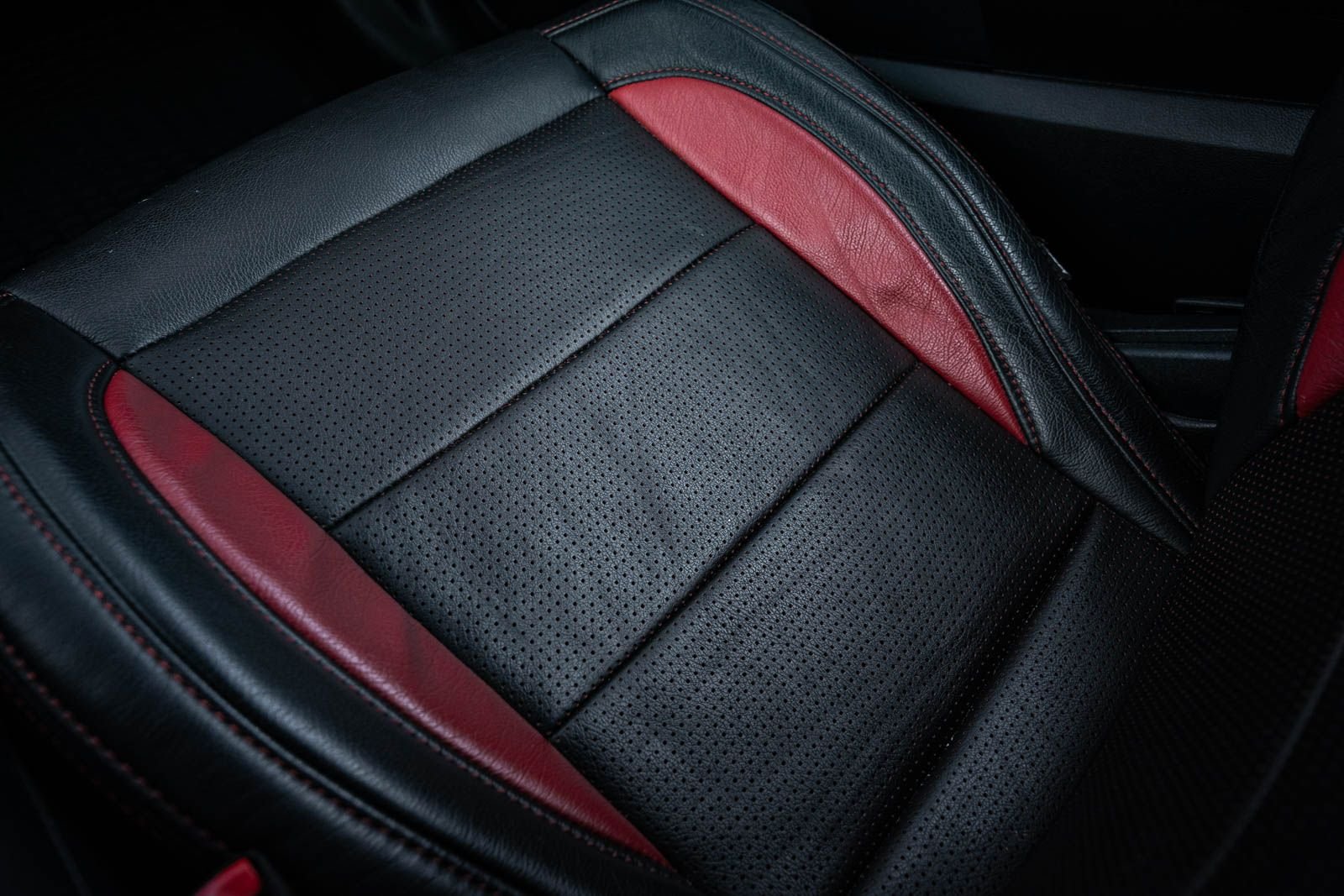 Certified Used 2018 Black Ford GT image 41