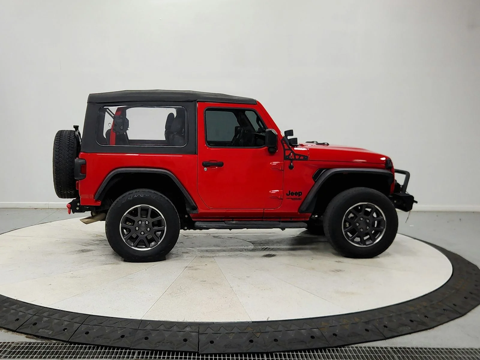 Used 2021 Red Jeep Sport image 9