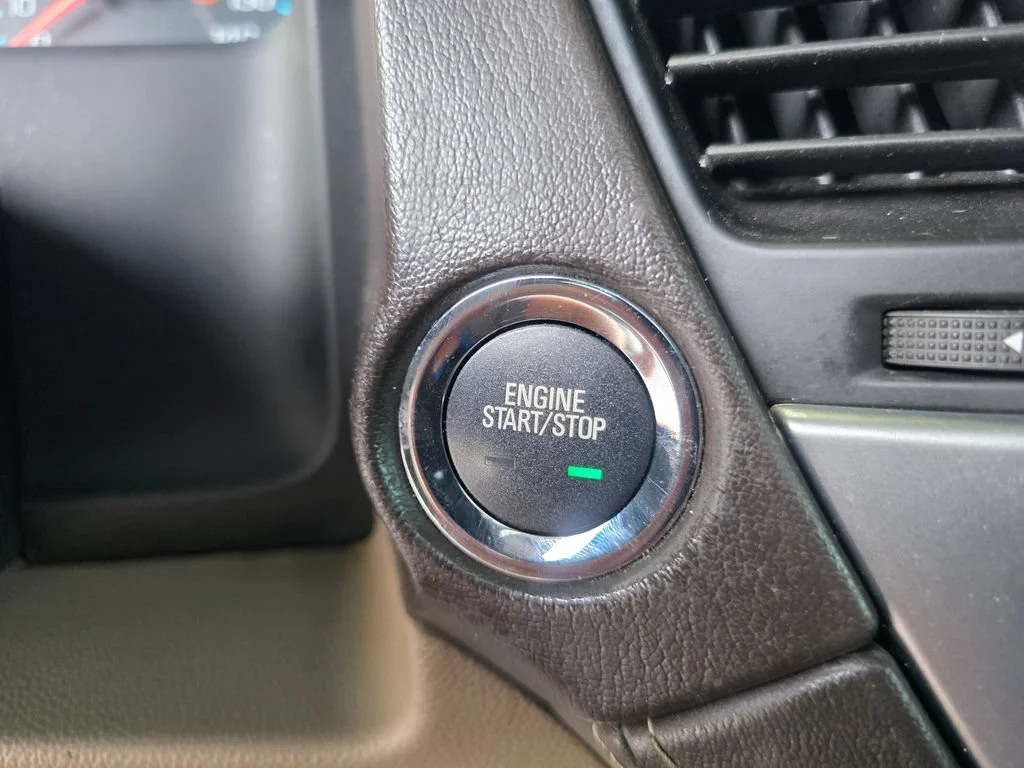 Used 2016 IRIDESCENT PEARL TRICOAT Chevrolet LTZ image 19