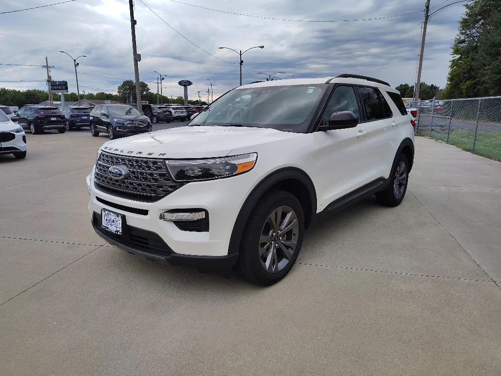 Used 2024 Star White Ford XLT image 7