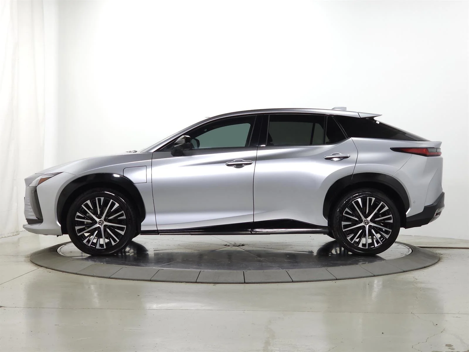 Certified Used 2023 Iridium Lexus LUXURY image 4
