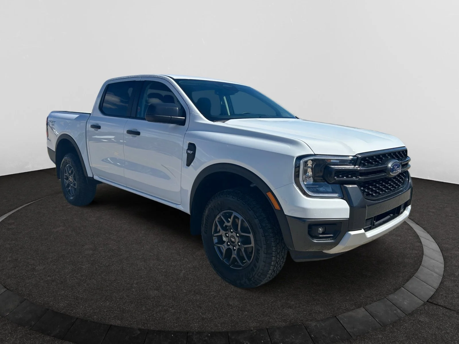 New 2026 Oxford White Ford XLT image 7