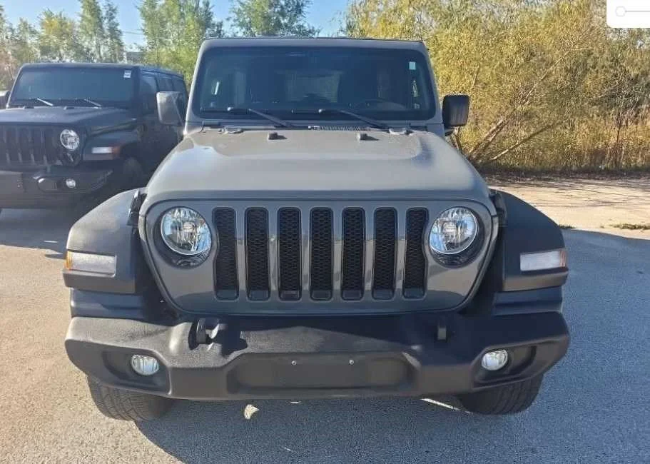Used 2021 Sting-Gray Clearcoat Jeep Unlimited Sport Altitude image 2