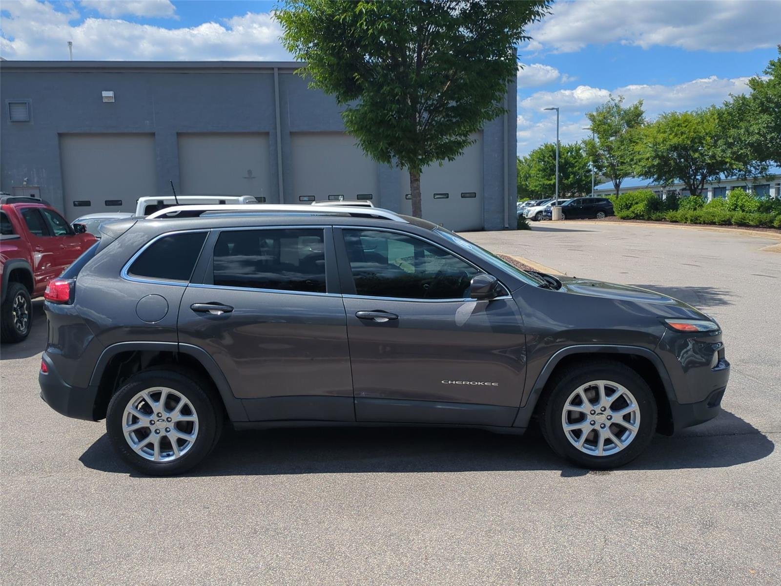 Used 2016 Granite Crystal Metallic Clearcoat Jeep Latitude image 6