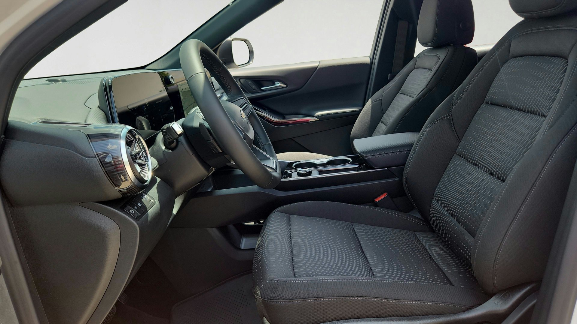 2027 Chevrolet Equinox LT - Photo 10