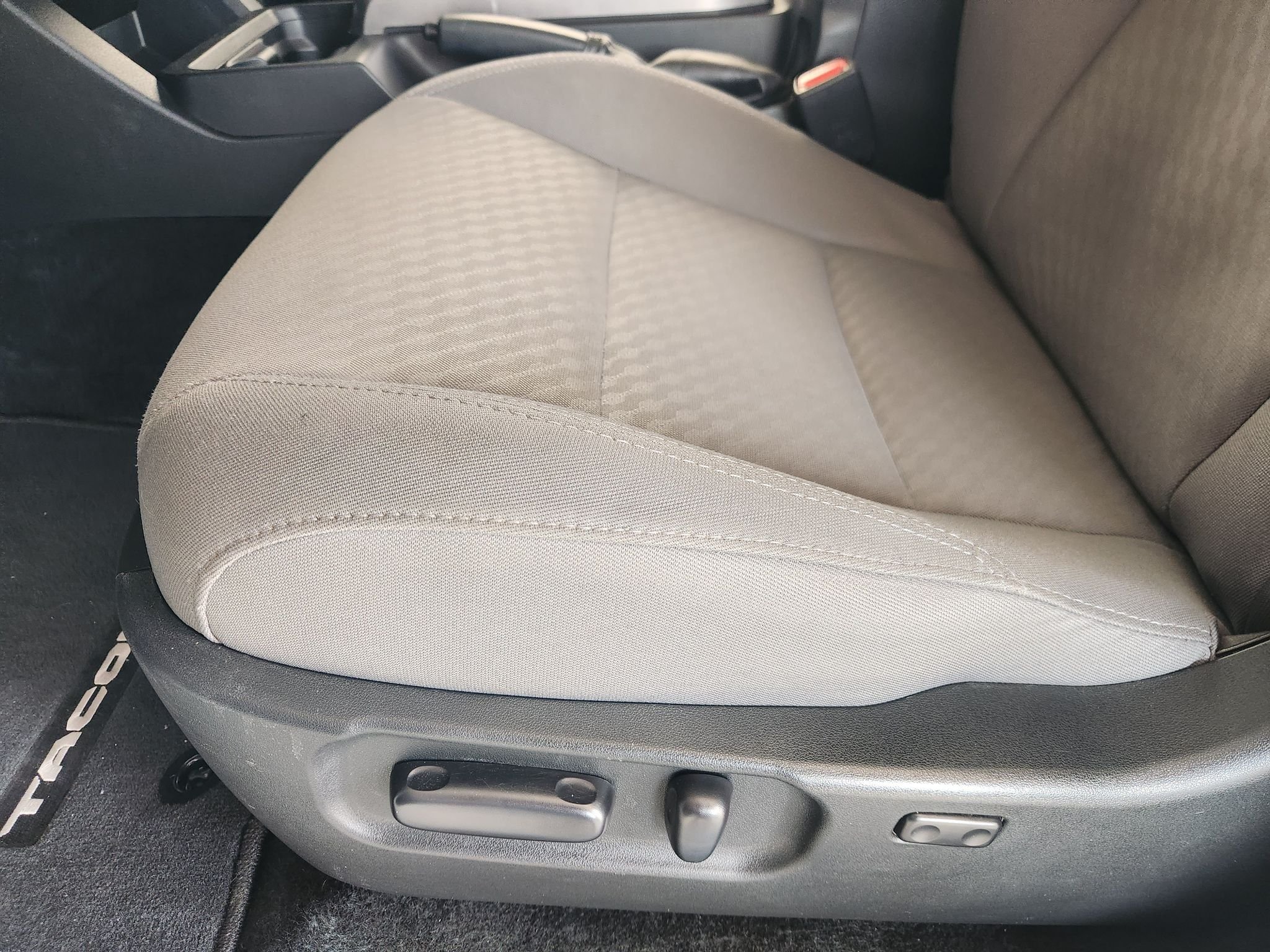 Used 2023 Ice Cap Toyota SR5 image 22