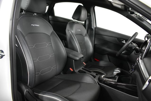 Used 2022 White Kia GT-Line image 16