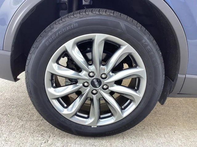 Used 2022 Blue Lincoln Standard image 8
