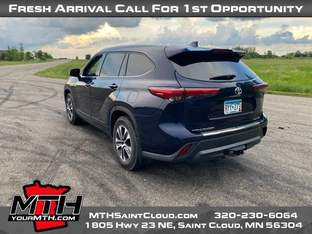 Used 2022 Blue Toyota XLE image 6