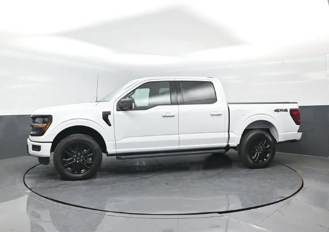 New 2026 Oxford White Ford XLT image 4