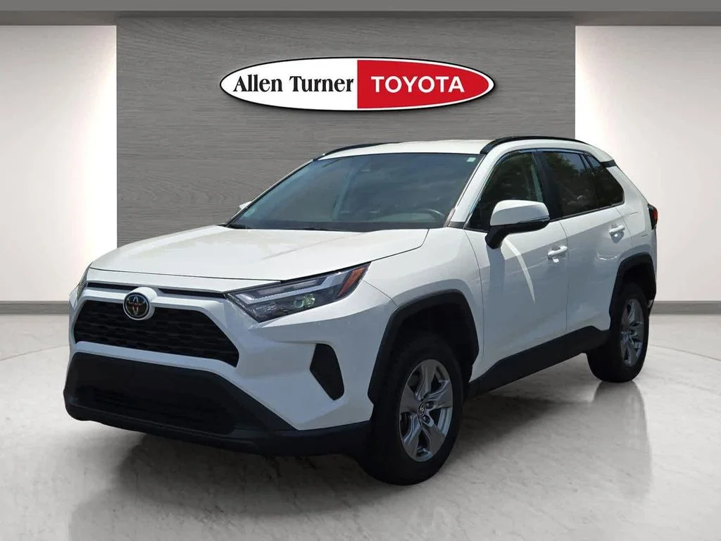 Used 2024 White Toyota XLE image 3