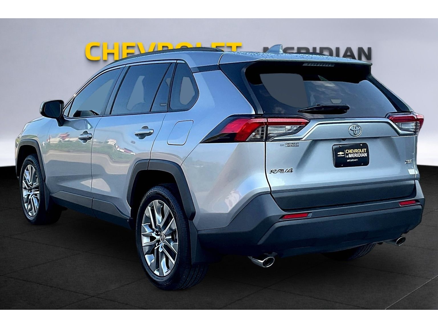 Used 2023  Toyota XLE Premium image 2