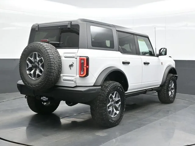 Used 2021 White Ford Badlands image 9
