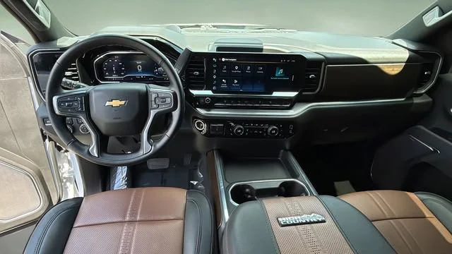 Used 2025 Iridescent Pearl Tricoat Chevrolet High Country image 16