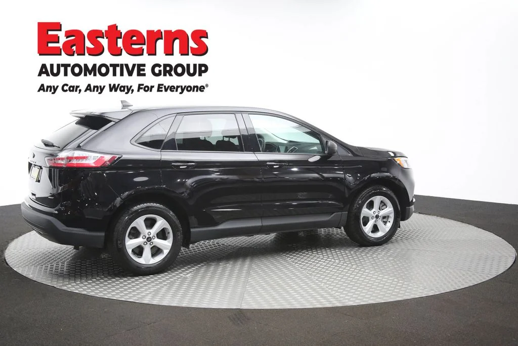 Used 2023 Black Ford SE image 41
