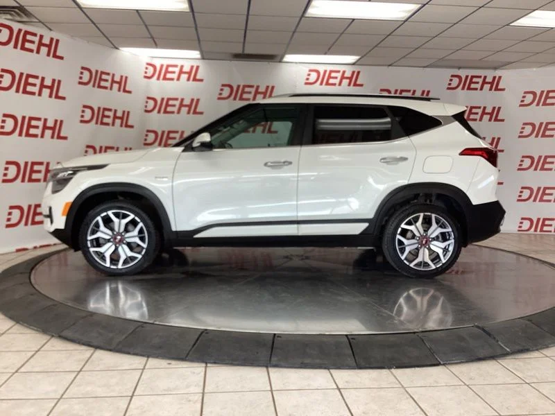 Used 2021 White Kia SX image 4