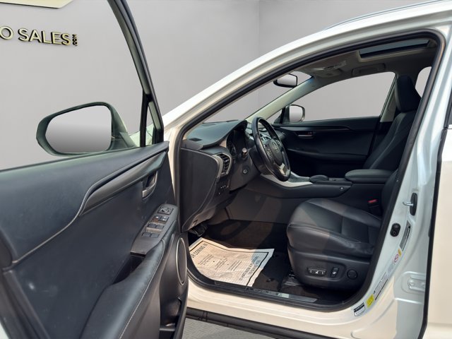 Used 2015 White Lexus  image 26
