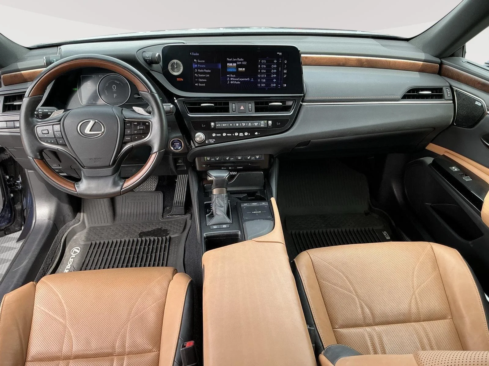 Used 2022 Nightfall Mica Lexus ES 300h Luxury image 11