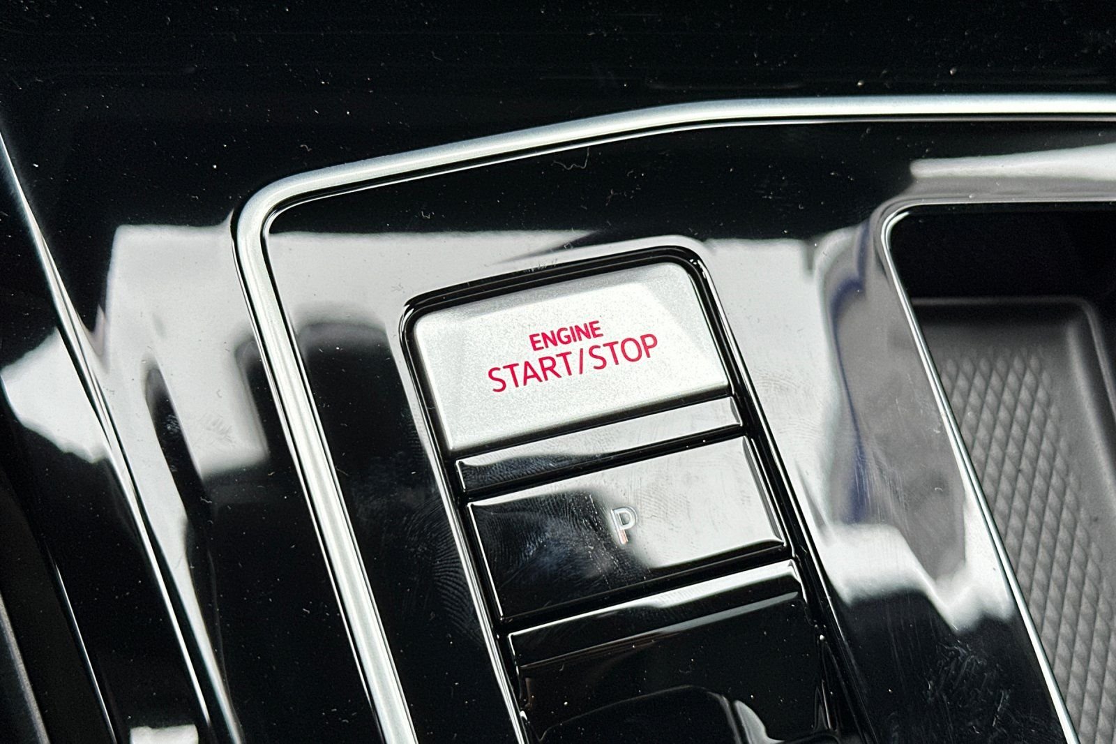 New 2026 Kings Red Metallic Volkswagen SE image 23