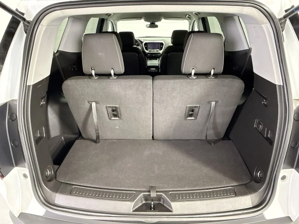 Used 2023 White GMC SLE image 27