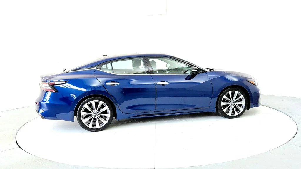 Used 2023 Blue Nissan Platinum image 6