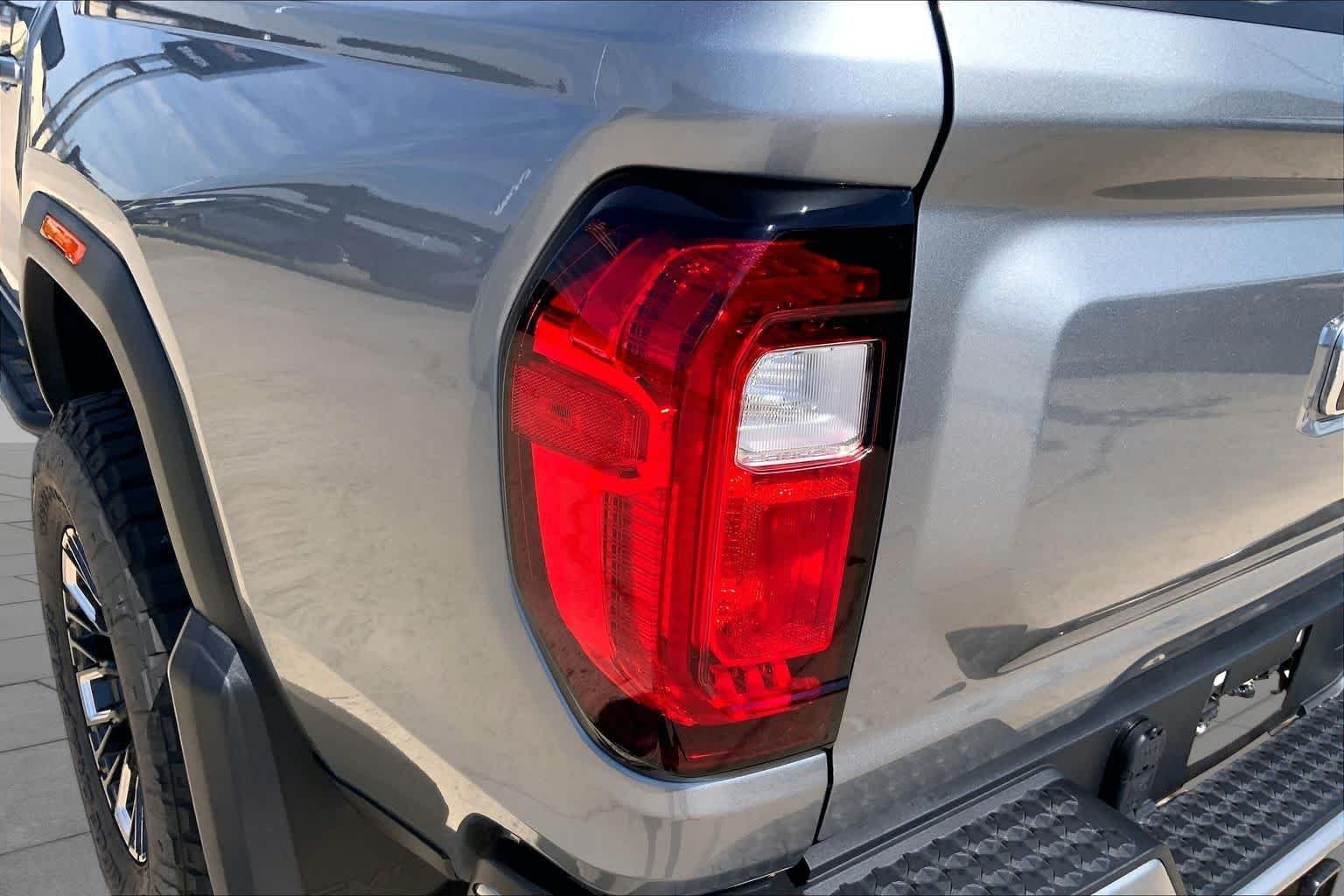 Used 2025 Sterling Metallic GMC 4WD AT4 image 27