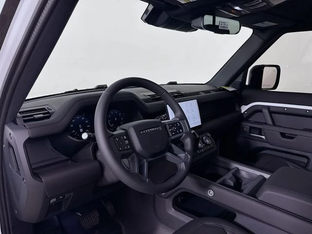 Used 2025 White Land Rover S image 9
