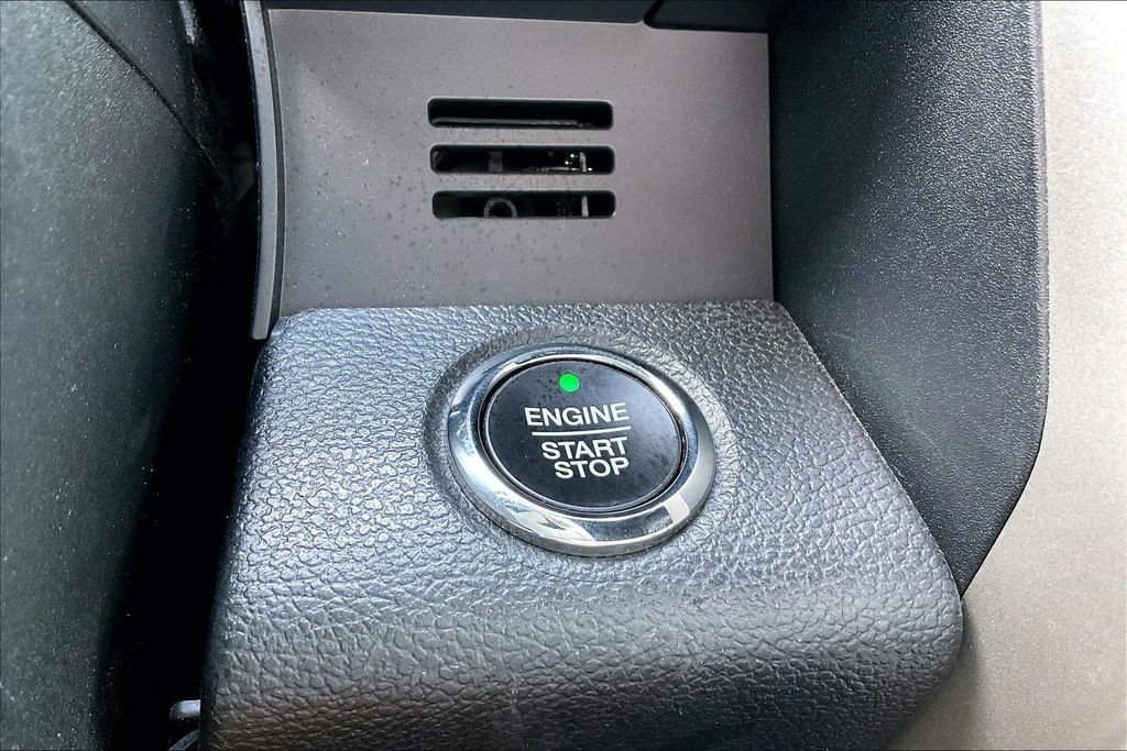Used 2020 Magnetic Metallic Ford Lariat image 24