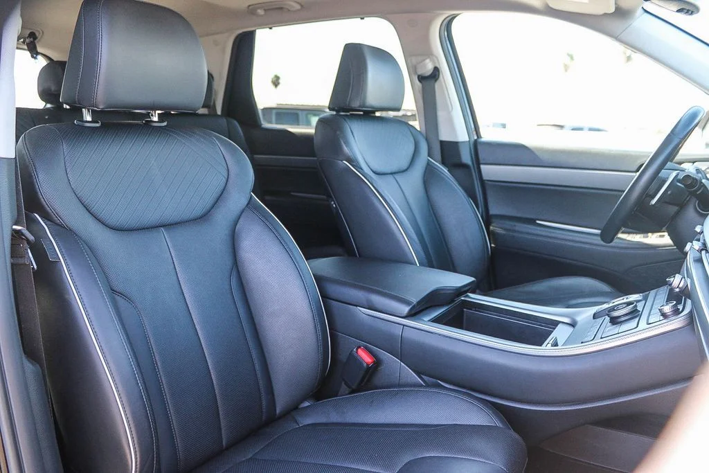 Used 2024 Black Hyundai SEL image 17