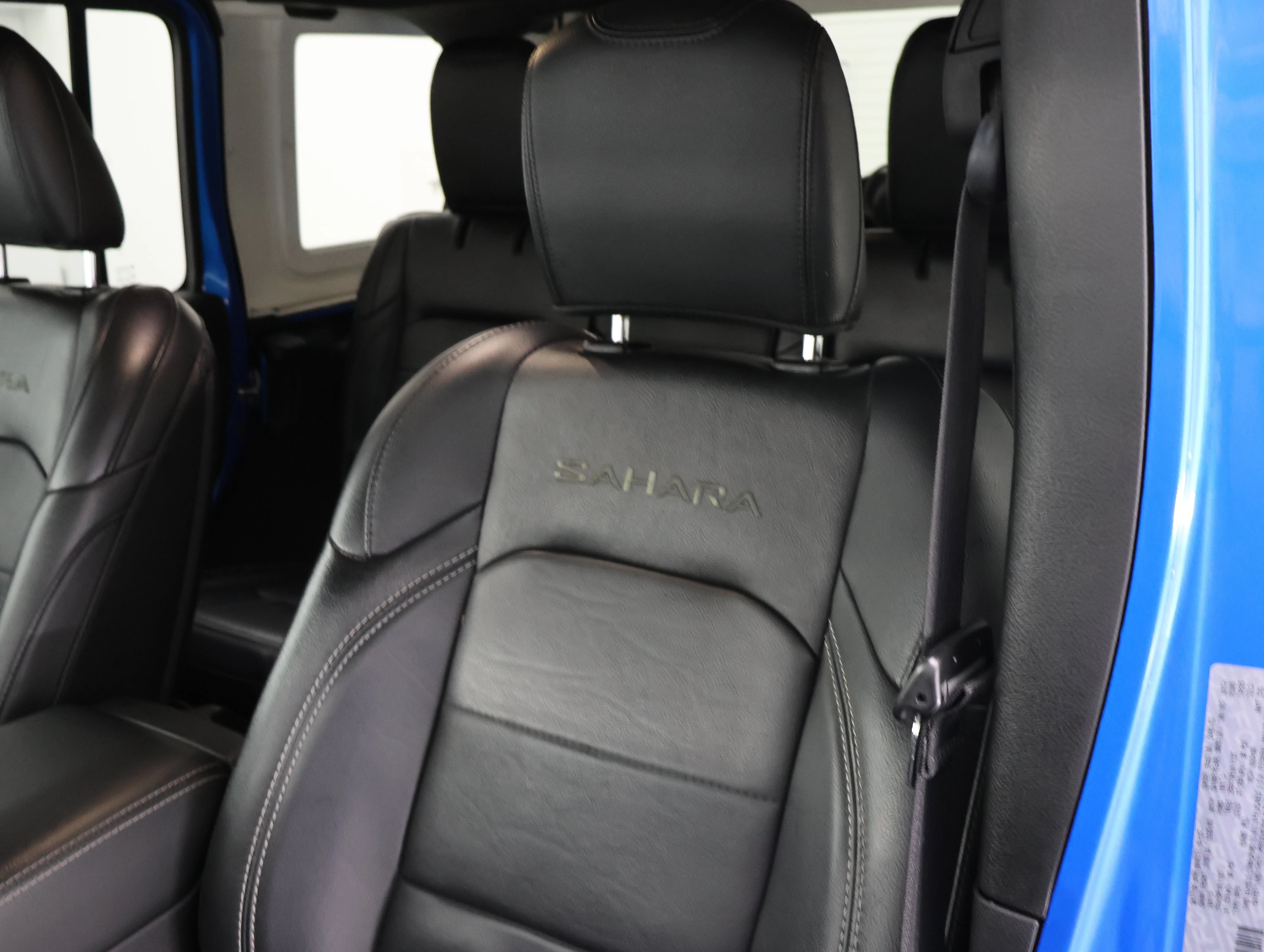 Used 2022 Hydro Blue Pearlcoat Jeep Unlimited Sahara image 43