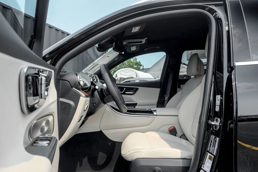 New 2026 Black Mercedes-Benz GLC 300 image 11